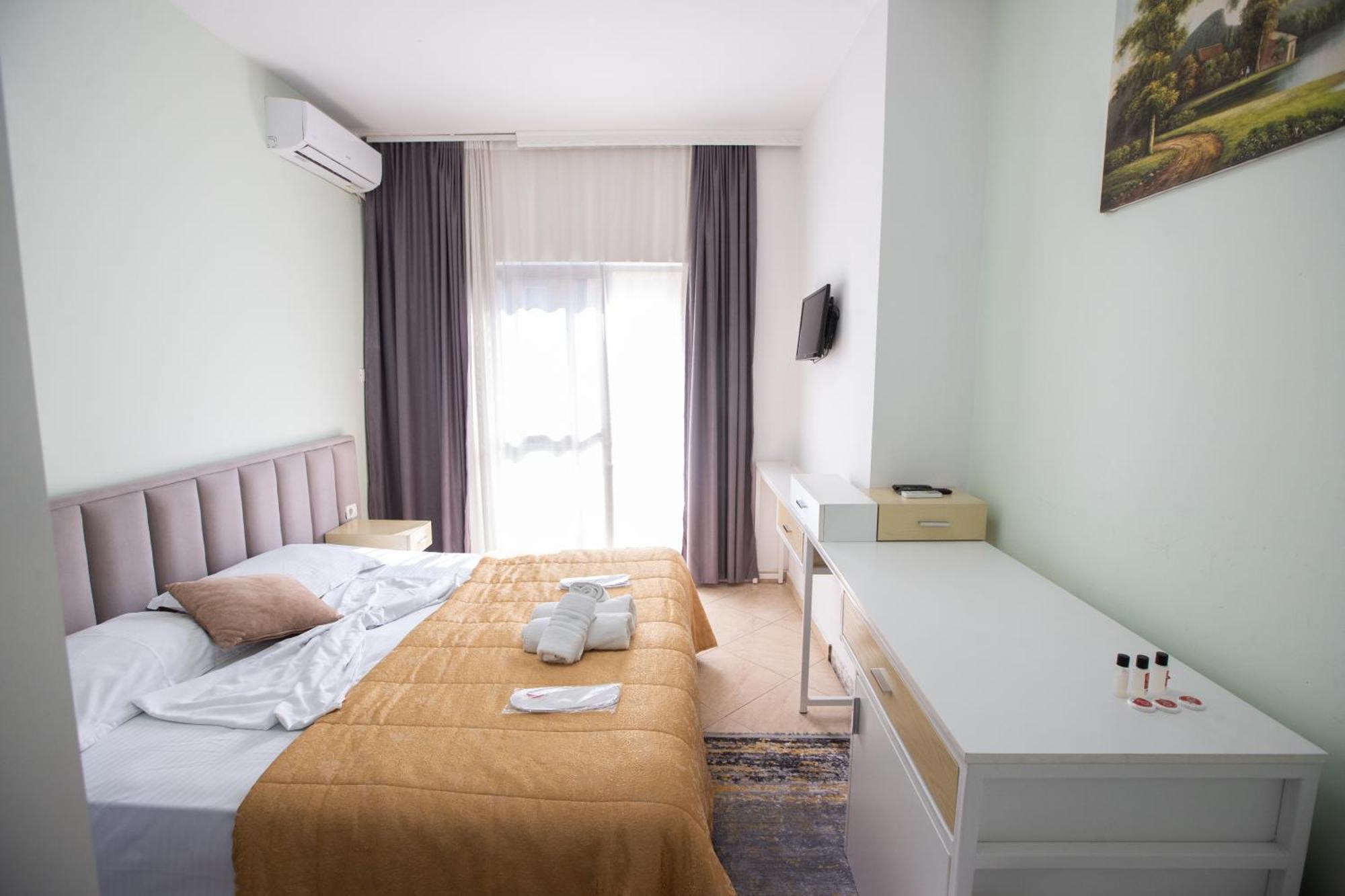 Vila Sanremo Tirana Bagian luar foto