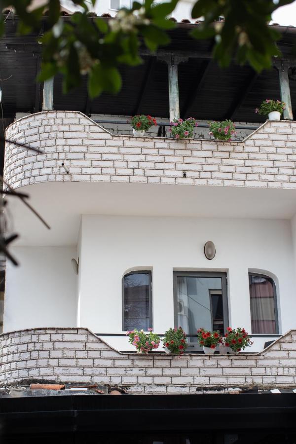 Vila Sanremo Tirana Bagian luar foto